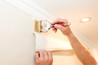 Pose de papier peint à Aurignac — revêtements muraux et toiles de verre